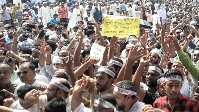 ক্লাসে ফিরলেন এমপিওভুক্ত শিক্ষকরা, শনিবারেও চলবে পাঠদান